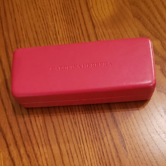 Carolina Herrera brown tortoise shell sunglasses with case - Picture 6 of 7